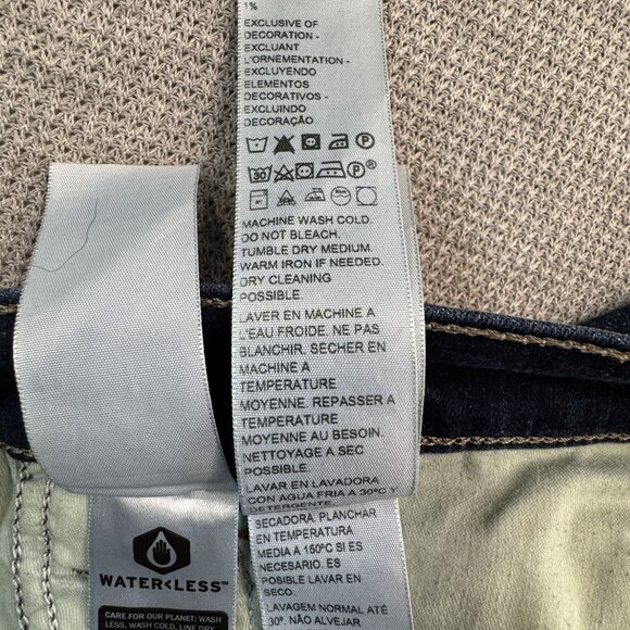 Levi Strauss Womens Classic Bootcut Jeans Size 24W Mid-Rise Dark Wash Denim - Picture 15 of 16